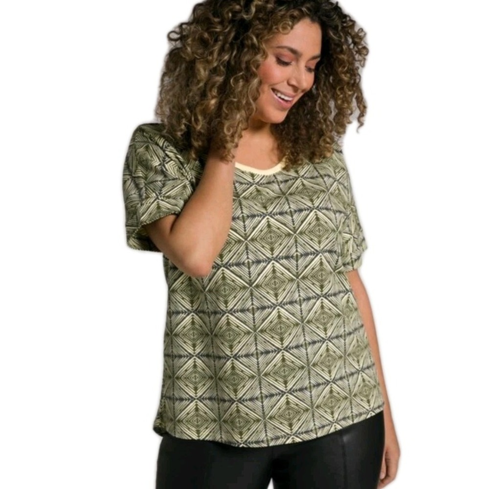 Ulla Popken Womens Geo Print Popover Top Sz 16/18 Green Casual Relax Tee Shirt